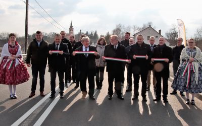 Átadták a megújult Pincehelyi Kapos-hídat a 61-es főúton